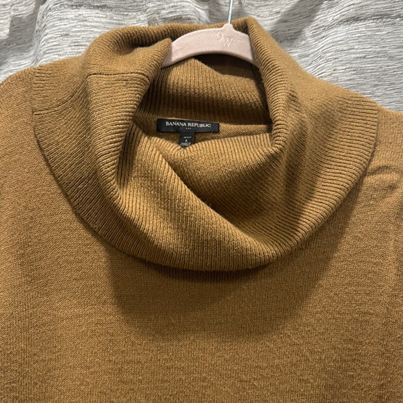 🚨2/$10‼️Banana Republic Sweater - Picture 4 of 7